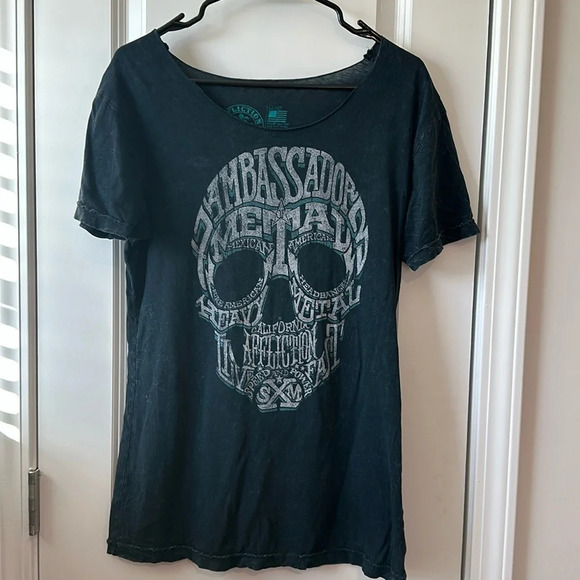 Affliction woman’s skull T-shirt - Picture 1 of 4